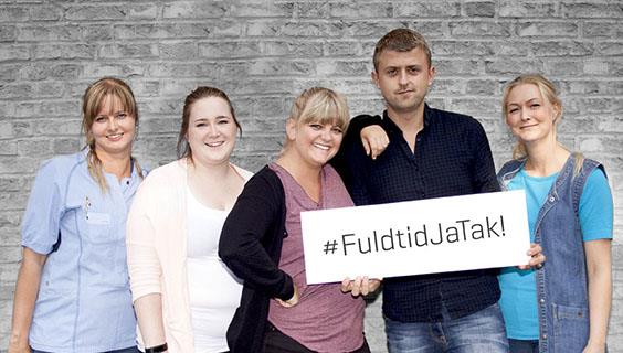 Elever med skilt #fuldtidjatak